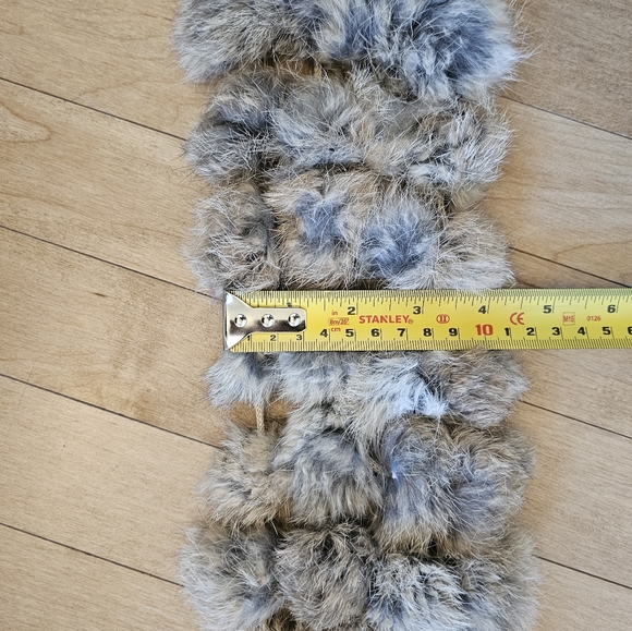 Rabbit Fur Ball Scarf - Picture 3 of 5